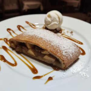 Штрудель з яблуками